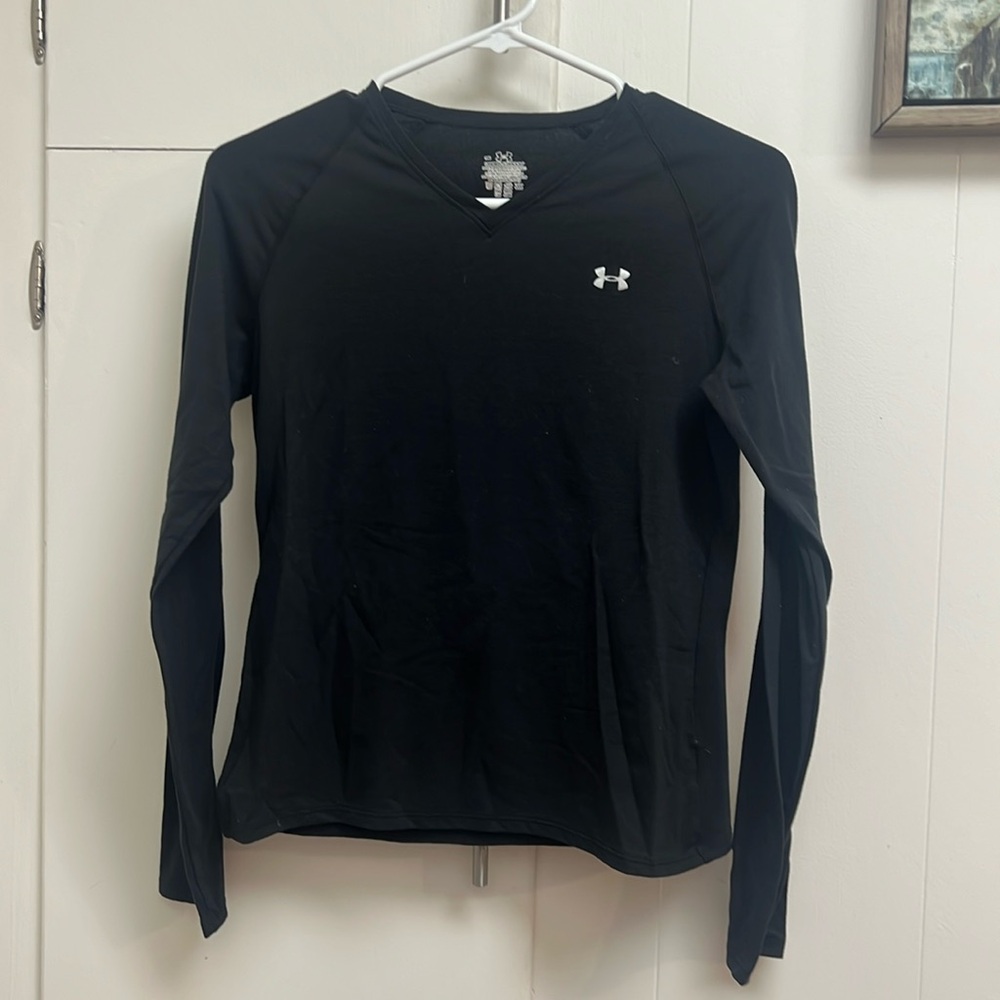 Black Long Sleeve V-Neck Under Armour Tee Medium